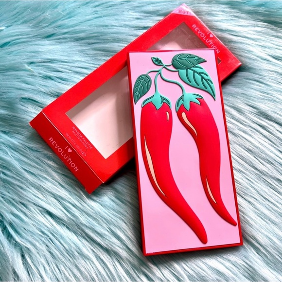⭐️ Revolution Tasty Chilli Eyeshadow Palette Limited Edition 18 Bold Shades - Picture 6 of 7